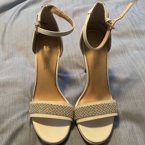 Womens heels with pearl accents!!